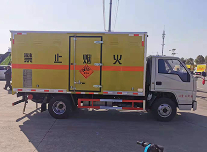 金堂爆破器材运输车技术升级与安全合规新趋势